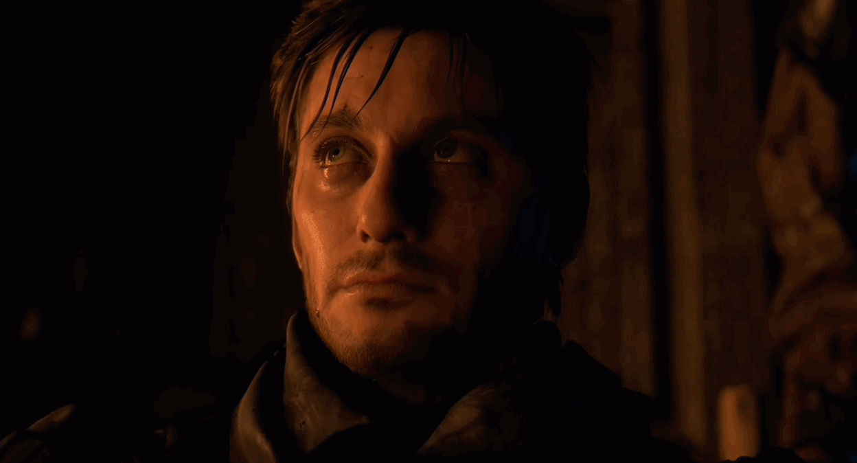 Luca Marinelli interpreta a Neil, quien tiene algunas vibraciones serias de serpientes.